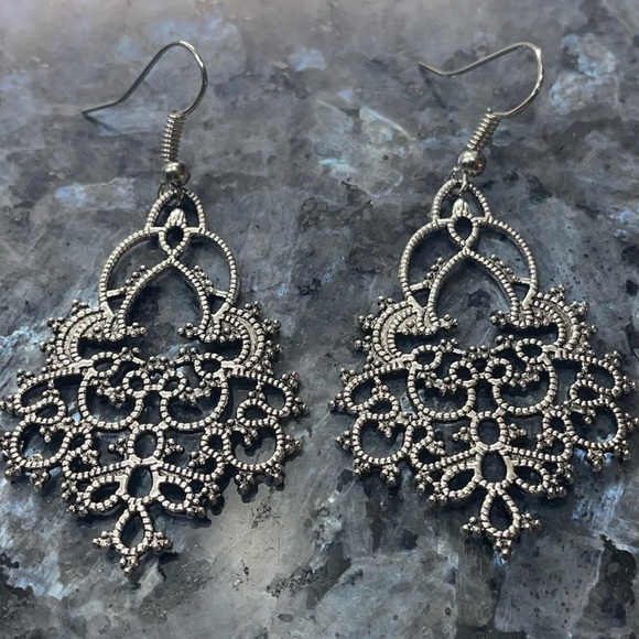 🎉HP🎉 🦋 3/$24 Art Deco-inspired abstract antique silver earrings / NWOT - Picture 6 of 6